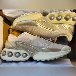 Nike air max DN fossil/gold woman’s comes with box and tags
